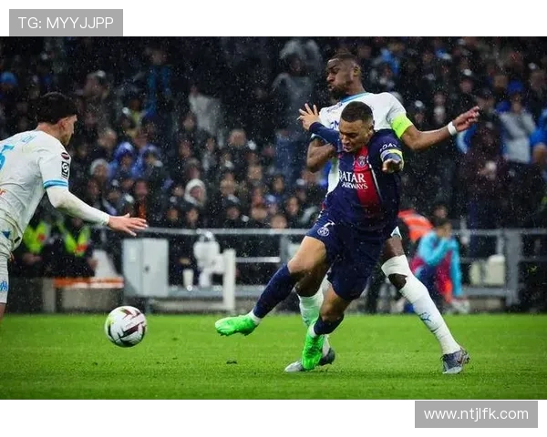 法甲马赛与巴黎德比火爆场面的赛后回顾 法甲马赛与巴黎德比火爆场面的赛后回顾